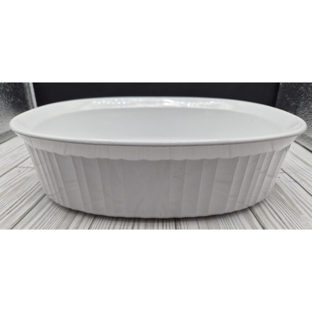 Vintage CorningWare French White 2.8 Liter F-2-B Oval Casserole Clean No Lid